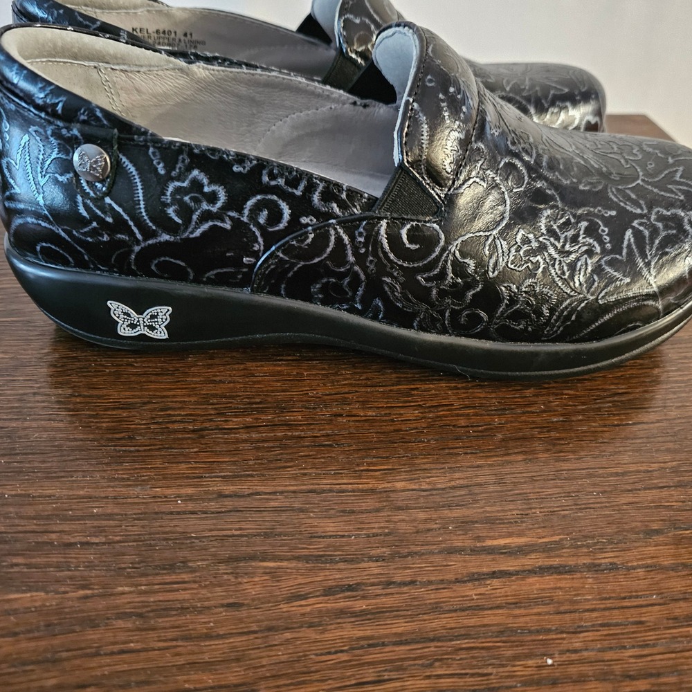 Alegria Keli Black Embossed Floral Leather Slip Resistant Clogs Shoes EU 41 - Picture 6 of 10